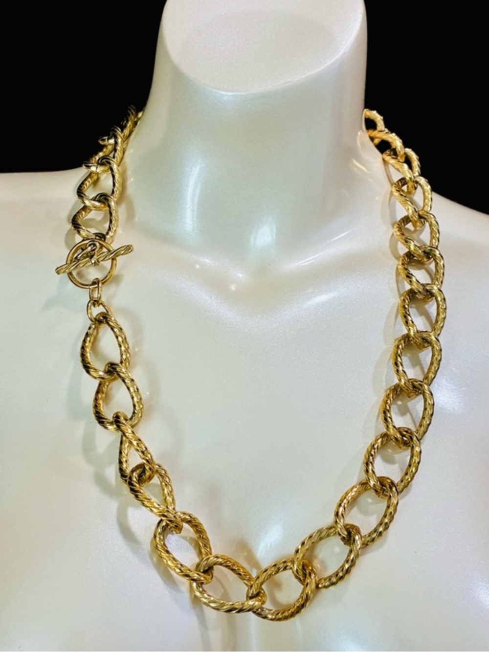 VTG Bold Dramatic Gold-Tone Textured Link Necklace Women’s Trending Jewelry 172g